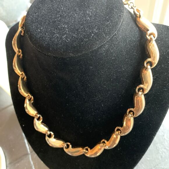 Beautiful Textured Cascading Pearl necklace set in Gold plate, Vintage - Picture 5 of 5